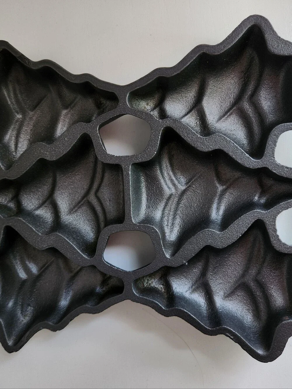 Vintage 1991 • John Wright • Cast Iron Christmas Tree Mold Pan Cornbread • USA
